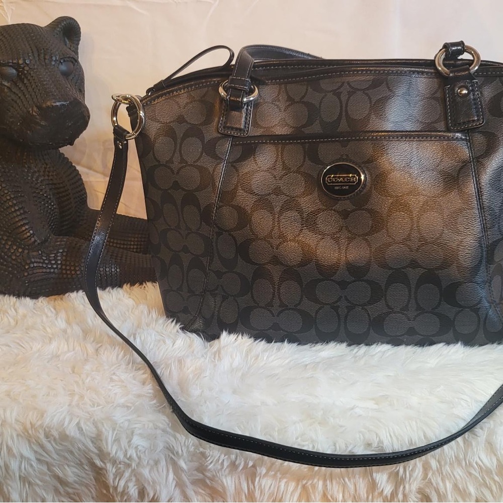 Coach logo tote bag in black with shoulder strap - Picture 3 of 5